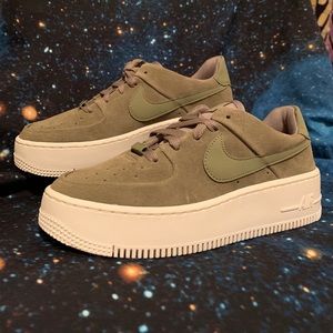 Nike Air Force 1 Sage Sneakers